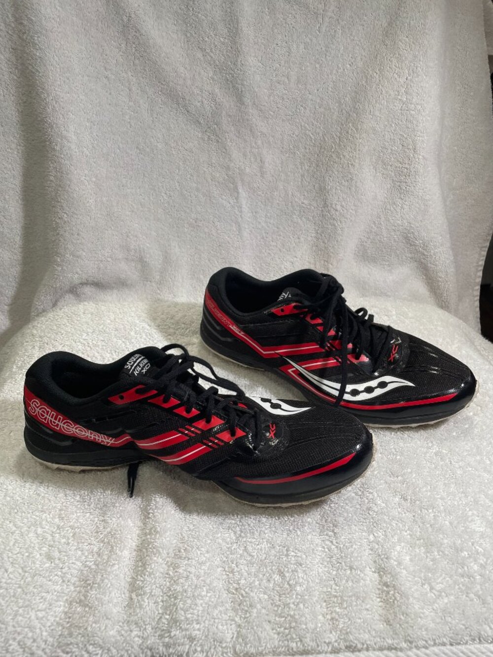 Saucony Kilkenny XC7 Running Spike Shoes Sneakers Mens Size 8.5 Black Red White